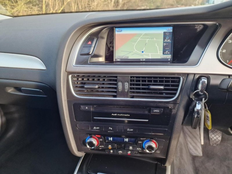 AUDI A4 AVANT