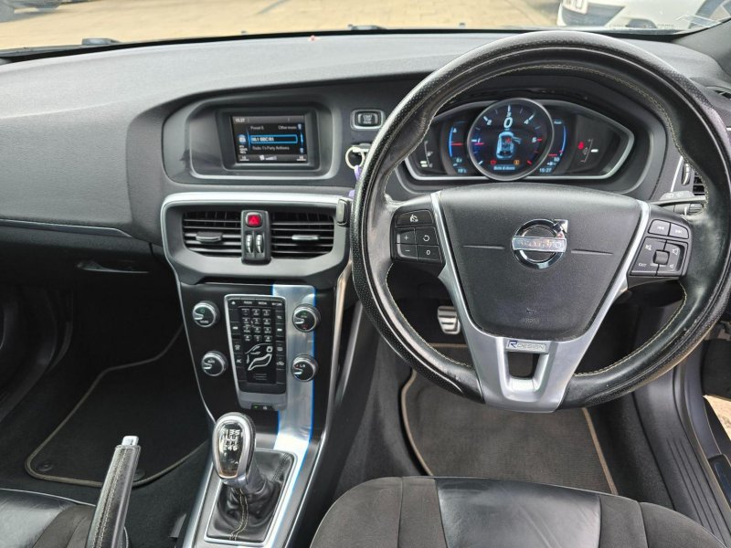 VOLVO V40