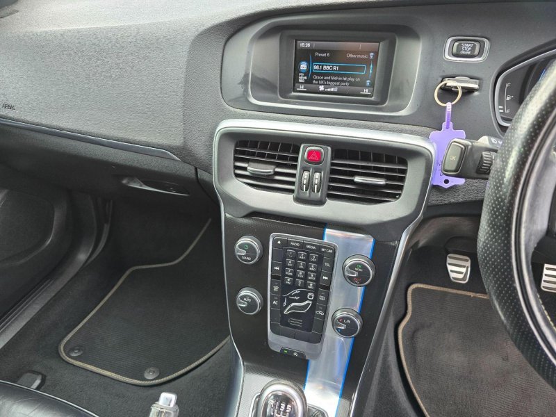 VOLVO V40