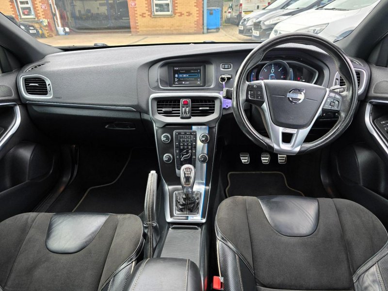VOLVO V40