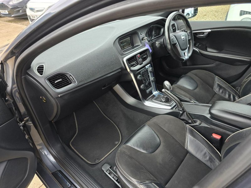 VOLVO V40