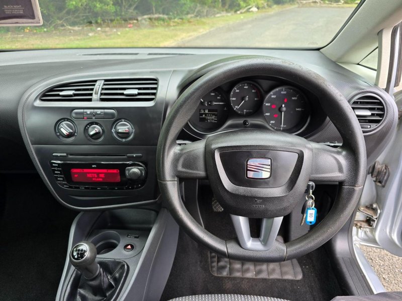 SEAT LEON