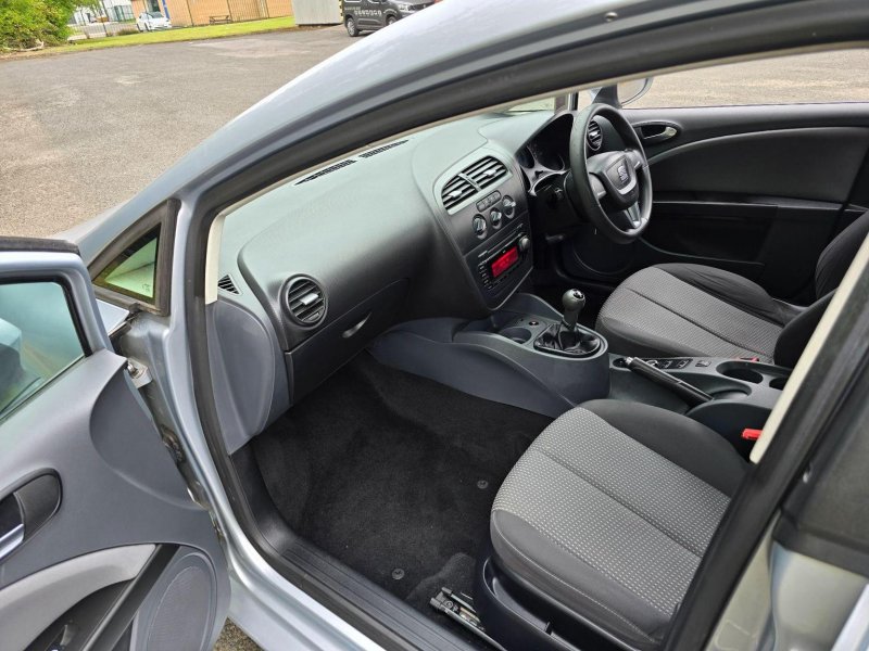 SEAT LEON