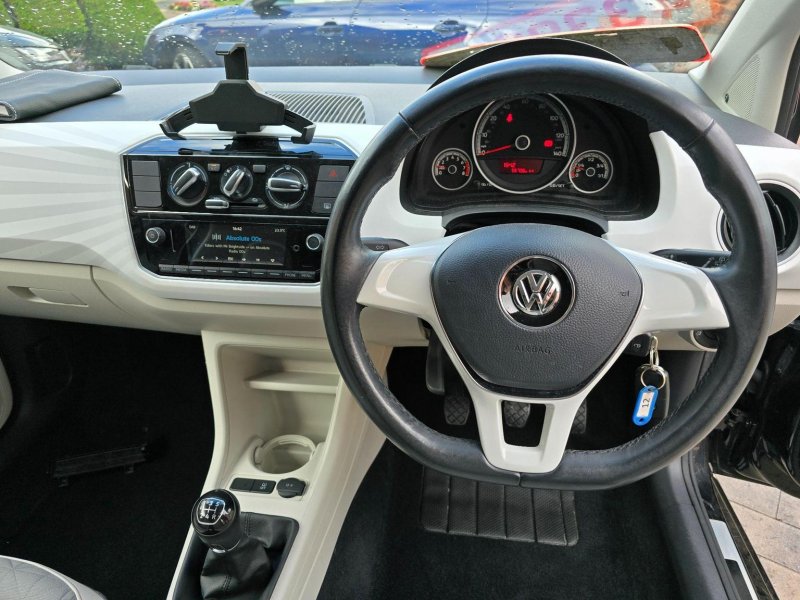 VOLKSWAGEN UP