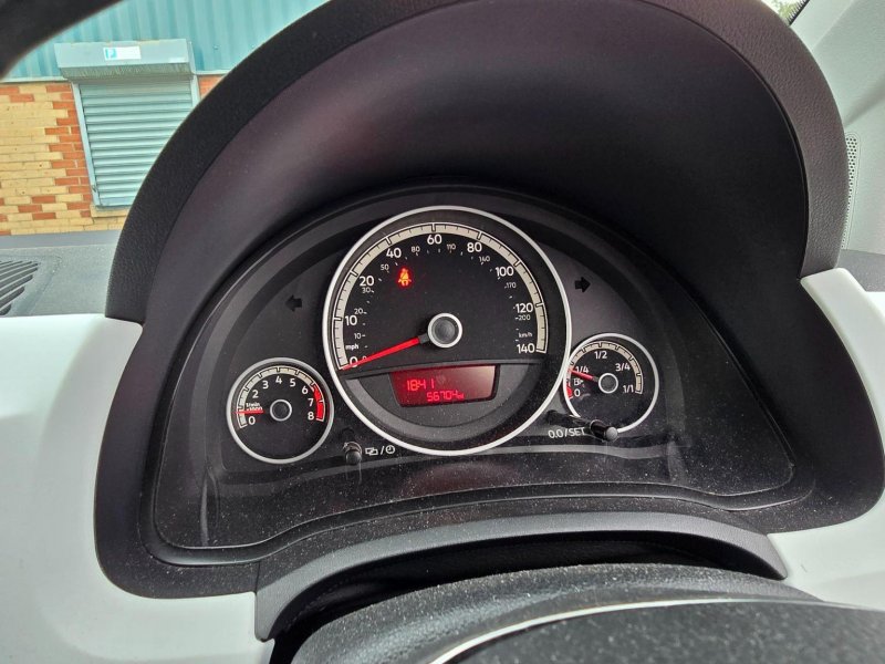 VOLKSWAGEN UP