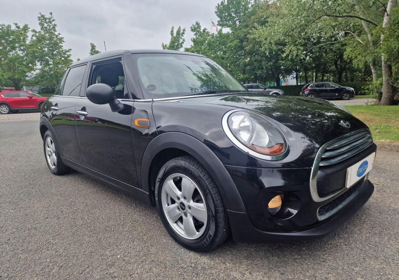 MINI HATCH