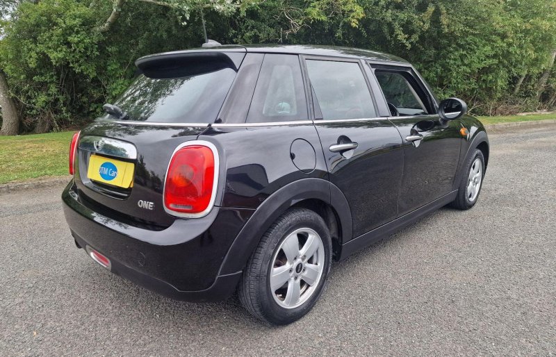 MINI HATCH