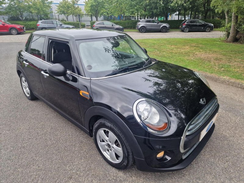 MINI HATCH