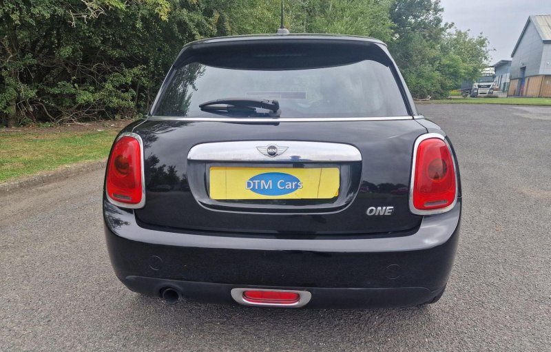 MINI HATCH
