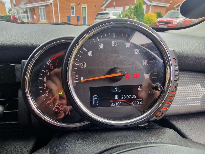 MINI HATCH