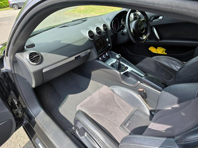 AUDI TT